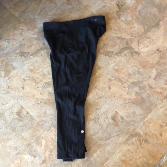 Lululemon black cropped leggings size 6 - Picture 2 of 4